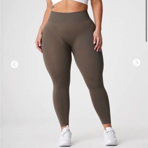 NVGTN Olive Solid Seamless Leggings